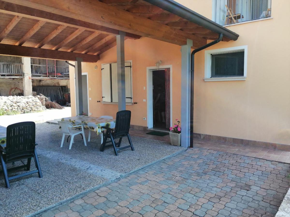 Cascina Legnago Trilocale A 6 Chilometri Da Salo' Apartment Villanuova sul clisi Exterior photo