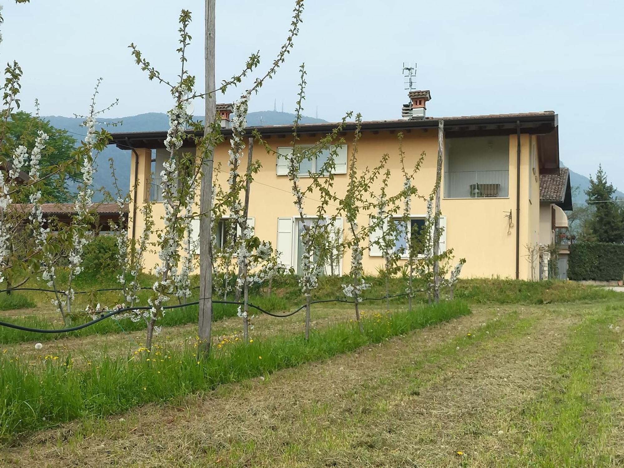Cascina Legnago Trilocale A 6 Chilometri Da Salo' Apartment Villanuova sul clisi Exterior photo