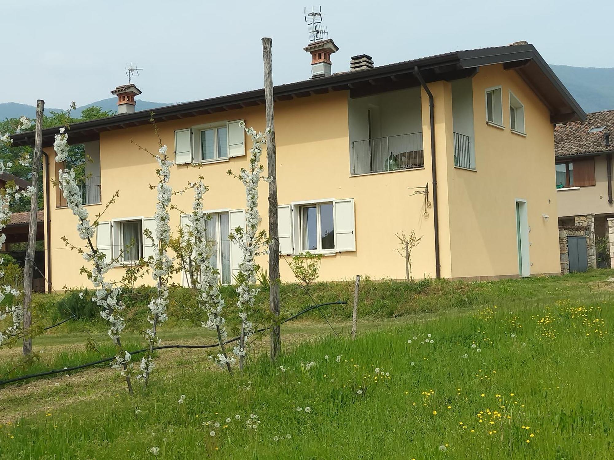 Cascina Legnago Trilocale A 6 Chilometri Da Salo' Apartment Villanuova sul clisi Exterior photo