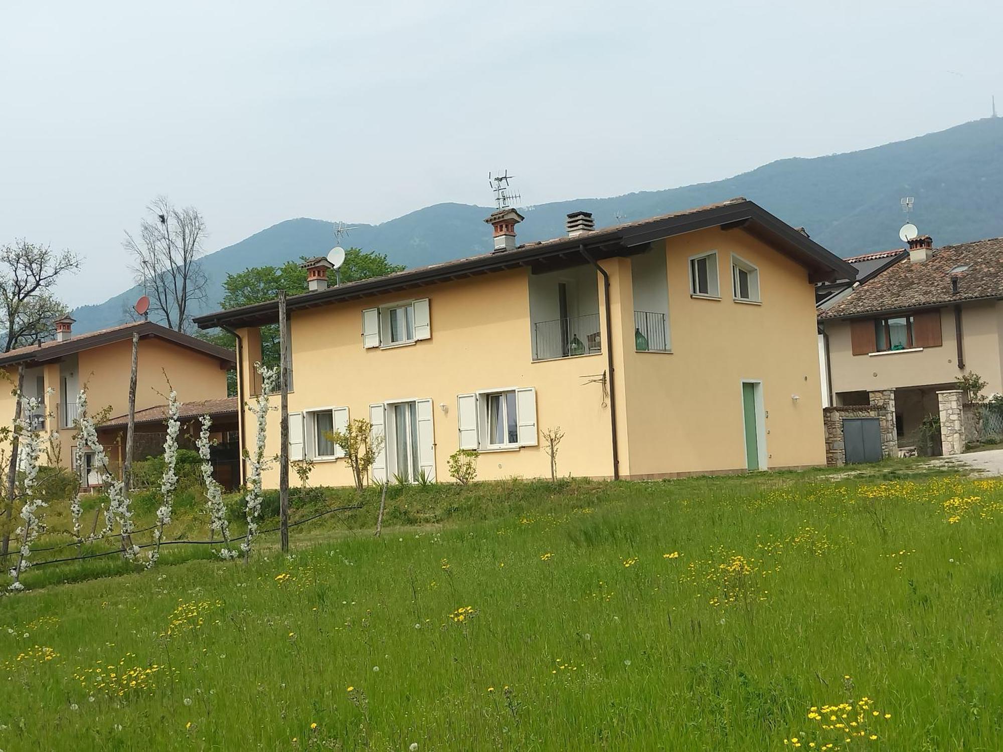 Cascina Legnago Trilocale A 6 Chilometri Da Salo' Apartment Villanuova sul clisi Exterior photo